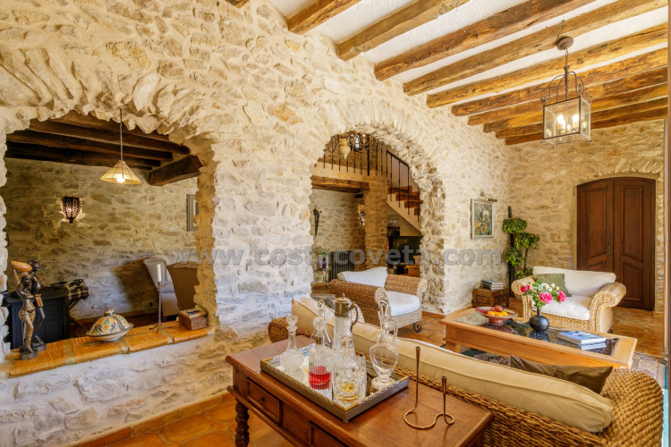 Exclusive luxury castle with extensive private grounds and breathtaking panoramic views