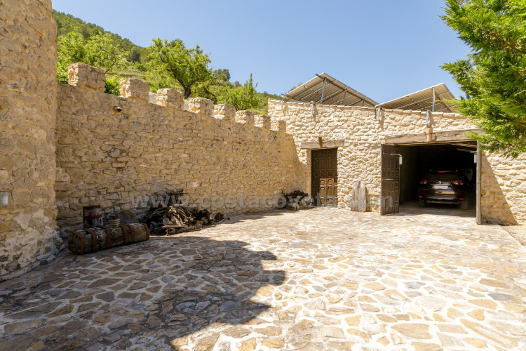 Exclusive luxury castle with extensive private grounds and breathtaking panoramic views