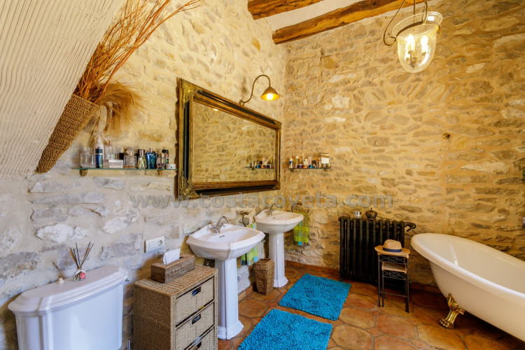 Exclusive luxury castle with extensive private grounds and breathtaking panoramic views