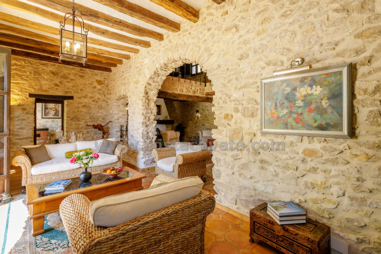 Exclusive luxury castle with extensive private grounds and breathtaking panoramic views