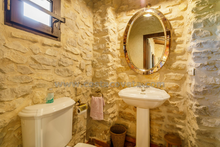 Exclusive luxury castle with extensive private grounds and breathtaking panoramic views