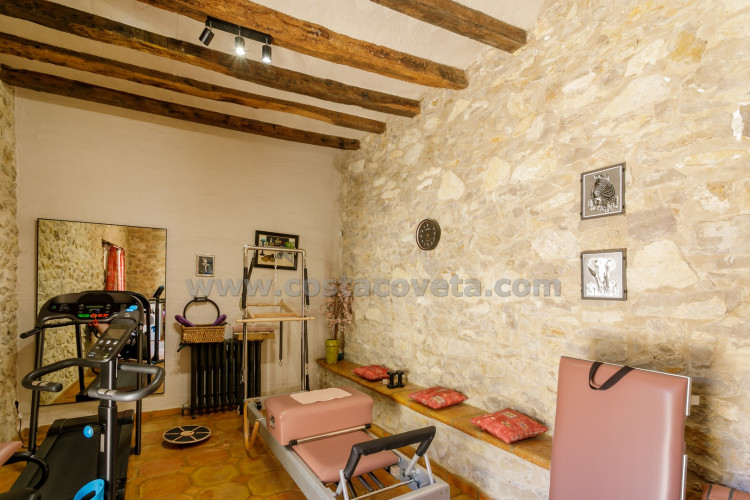 Exclusive luxury castle with extensive private grounds and breathtaking panoramic views