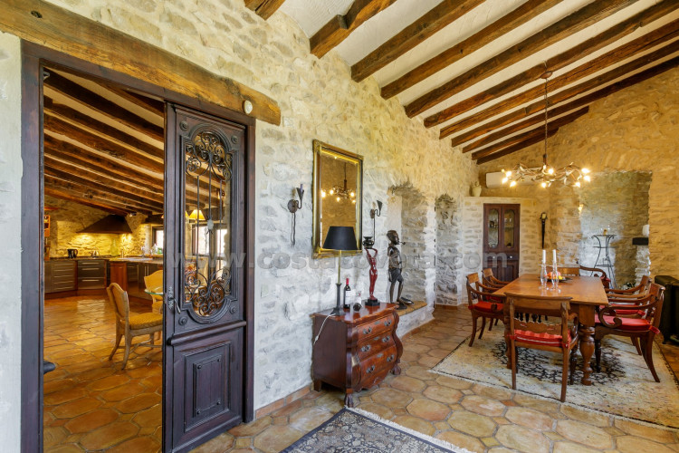 Exclusive luxury castle with extensive private grounds and breathtaking panoramic views