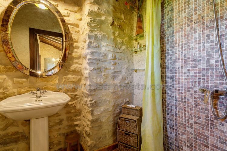 Exclusive luxury castle with extensive private grounds and breathtaking panoramic views