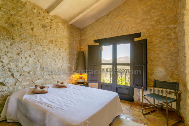 Exclusive luxury castle with extensive private grounds and breathtaking panoramic views