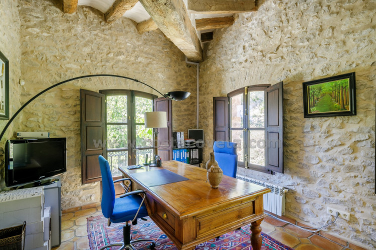 Exclusive luxury castle with extensive private grounds and breathtaking panoramic views