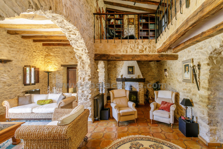 Exclusive luxury castle with extensive private grounds and breathtaking panoramic views