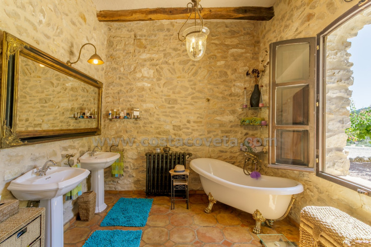 Exclusive luxury castle with extensive private grounds and breathtaking panoramic views