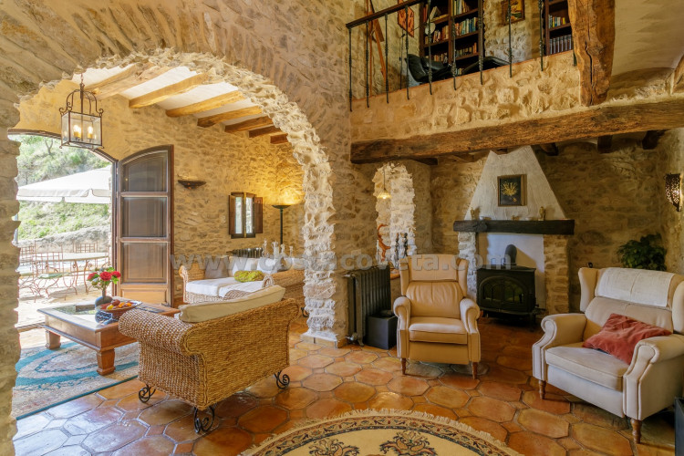 Exclusive luxury castle with extensive private grounds and breathtaking panoramic views