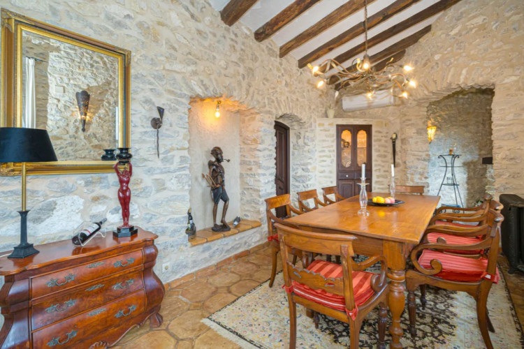 Exclusivo castillo de lujo con amplios terrenos privados y espectaculares vistas panorámicas