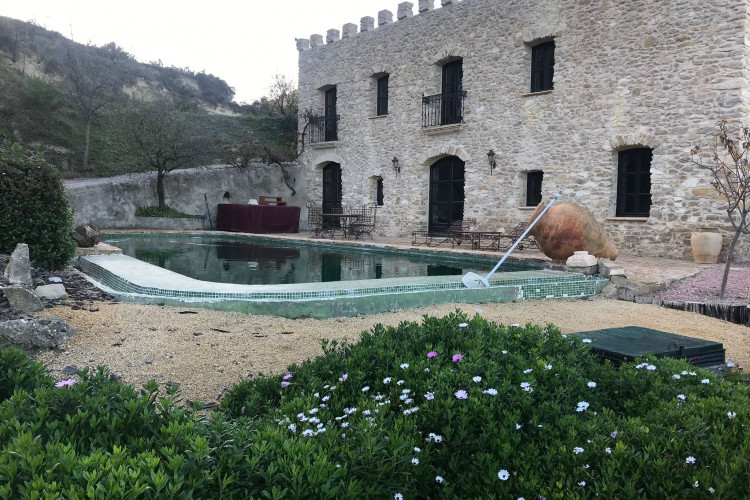 Exclusivo castillo de lujo con amplios terrenos privados y espectaculares vistas panorámicas