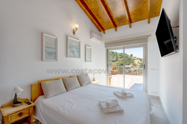 Chalet independiente en Relleu con vistas al mar y a la montaña