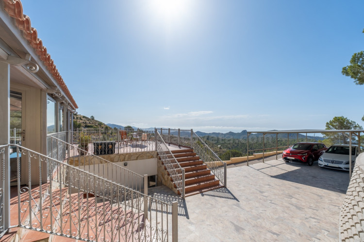 Chalet independiente en Relleu con vistas al mar y a la montaña