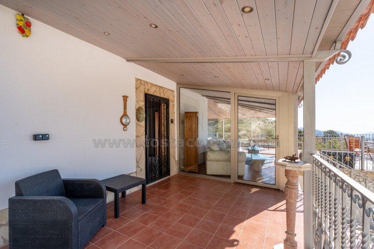 Chalet independiente en Relleu con vistas al mar y a la montaña