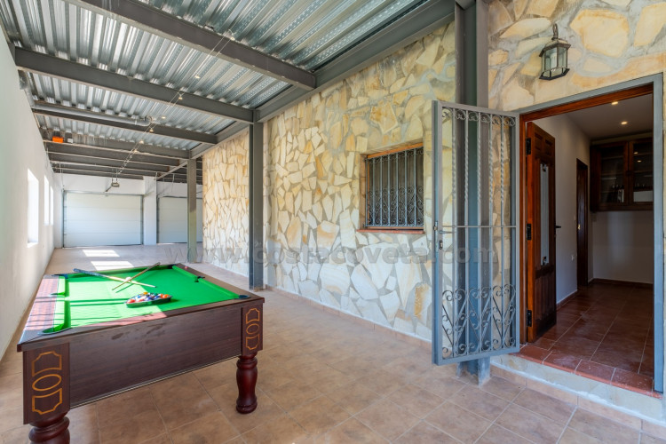 Chalet independiente en Relleu con vistas al mar y a la montaña