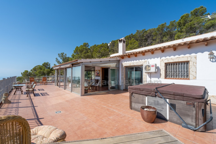 Chalet independiente en Relleu con vistas al mar y a la montaña