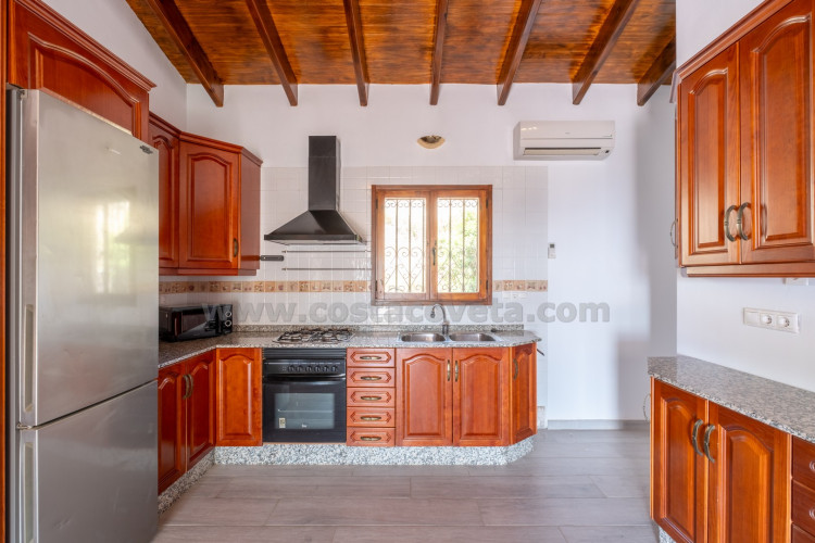 Chalet independiente en Relleu con vistas al mar y a la montaña