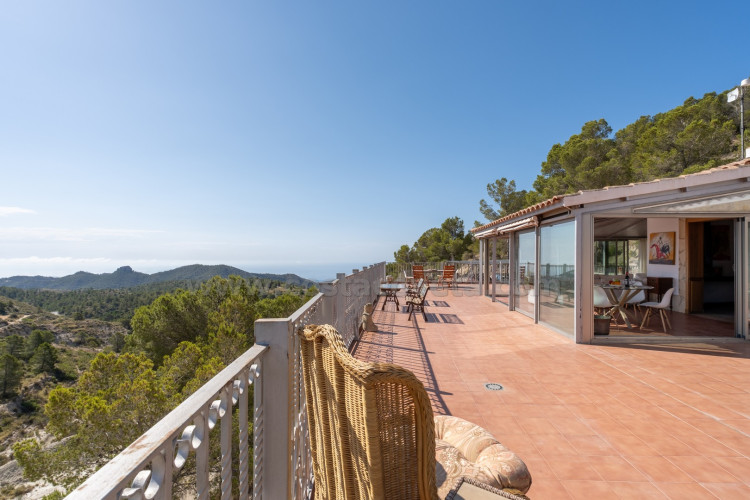 Chalet independiente en Relleu con vistas al mar y a la montaña