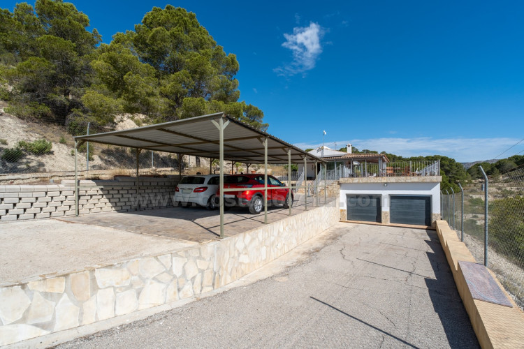Chalet independiente en Relleu con vistas al mar y a la montaña
