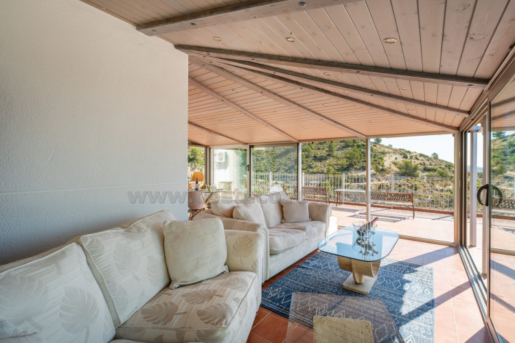 Chalet independiente en Relleu con vistas al mar y a la montaña