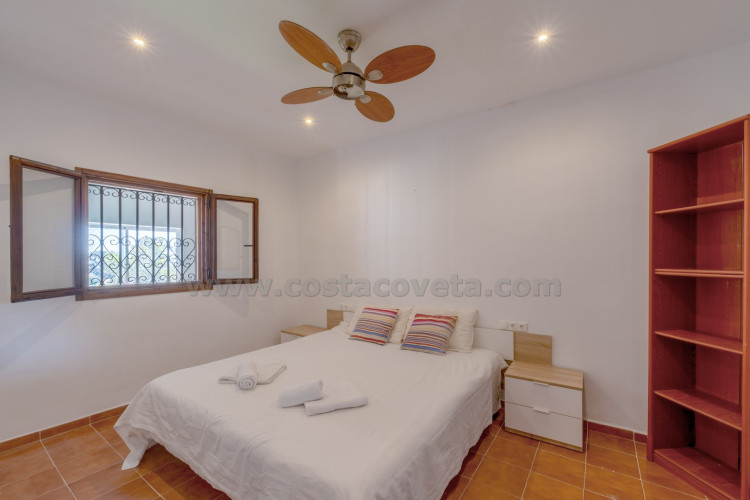 Chalet independiente en Relleu con vistas al mar y a la montaña