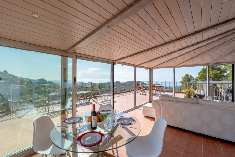Chalet independiente en Relleu con vistas al mar y a la montaña