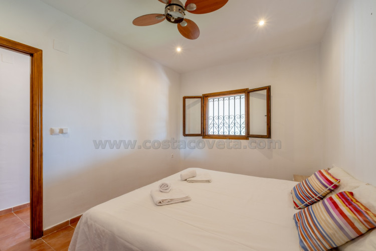 Chalet independiente en Relleu con vistas al mar y a la montaña