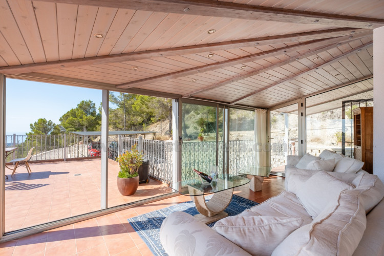 Chalet independiente en Relleu con vistas al mar y a la montaña