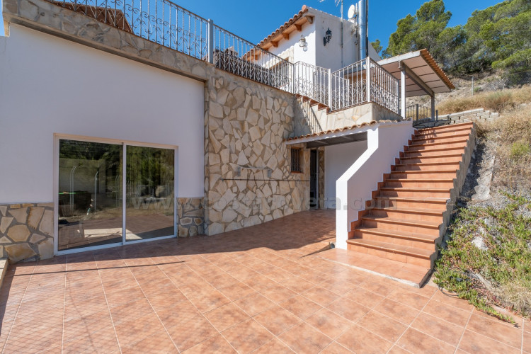 Chalet independiente en Relleu con vistas al mar y a la montaña