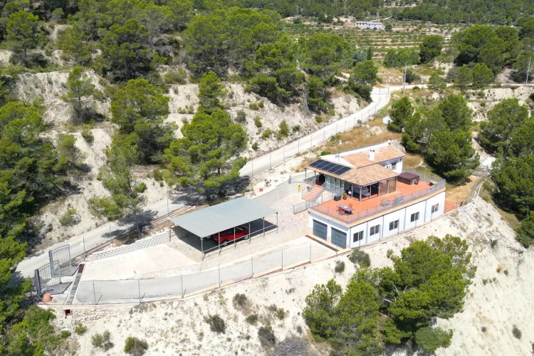 Chalet independiente en Relleu con vistas al mar y a la montaña