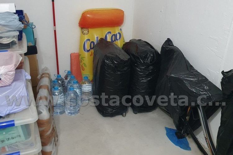 Spectacular modern apartment, with sea views from bedrooms.