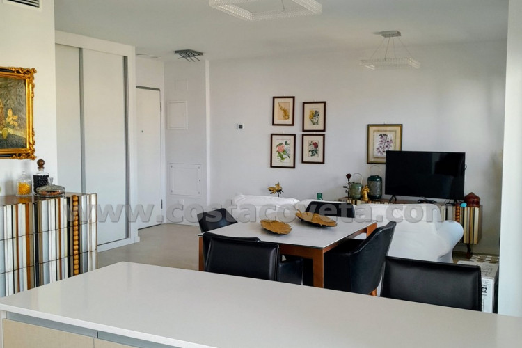 Spectacular modern apartment, with sea views from bedrooms.