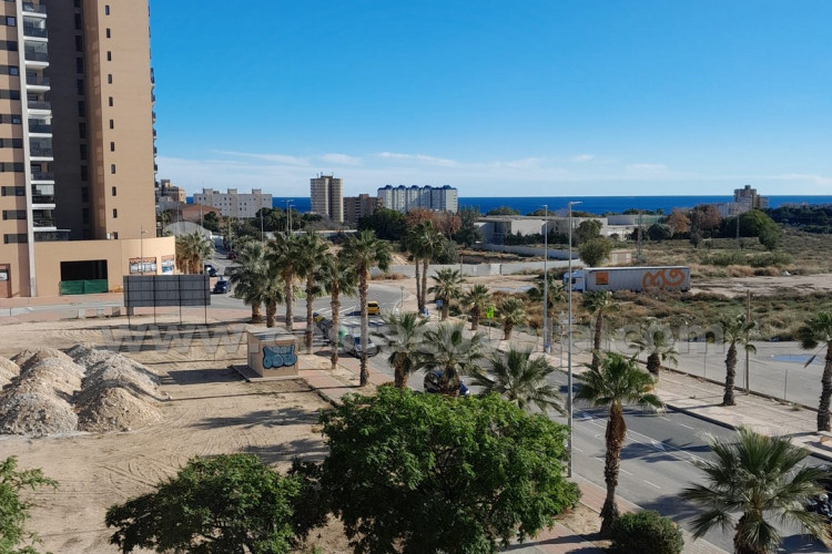 Spectacular modern apartment, with sea views from bedrooms.