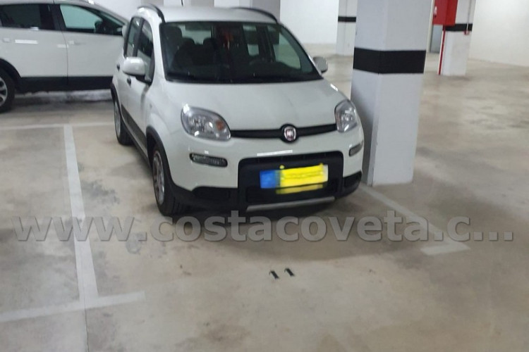 Spectacular modern apartment, with sea views from bedrooms.