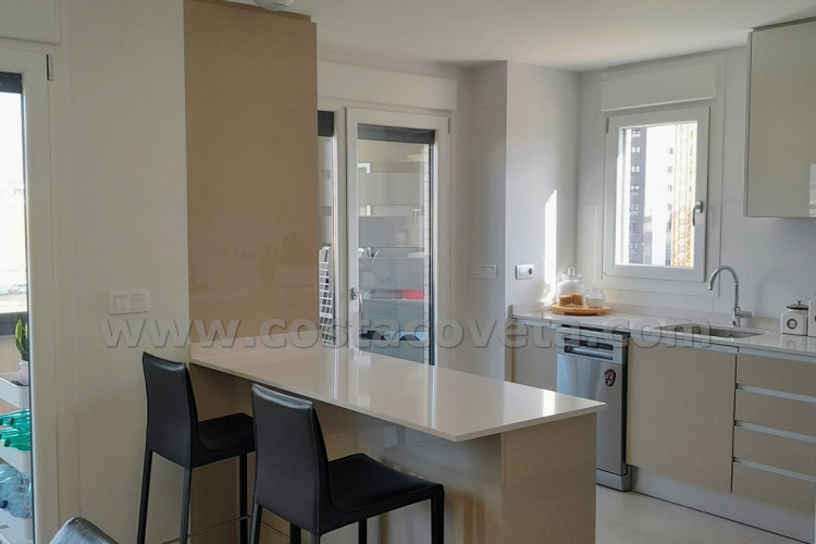 Spectacular modern apartment, with sea views from bedrooms.