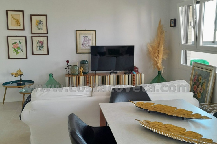 Spectacular modern apartment, with sea views from bedrooms.