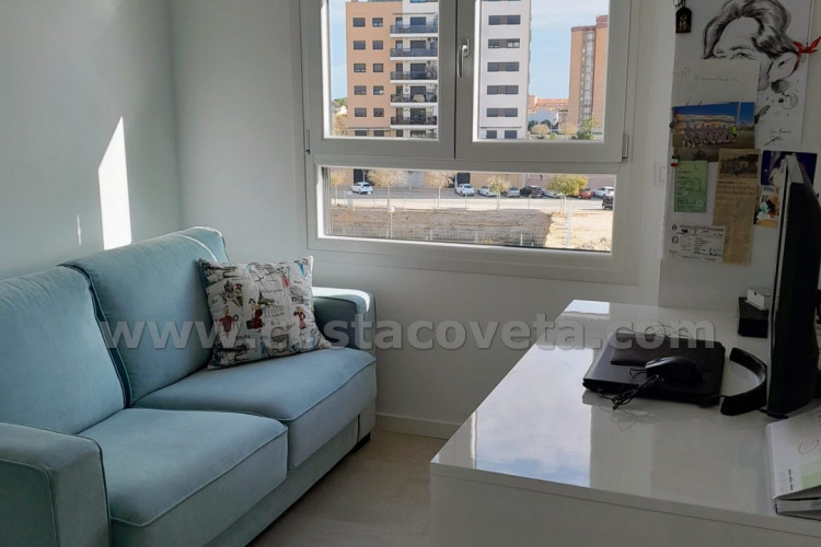 Spectacular modern apartment, with sea views from bedrooms.