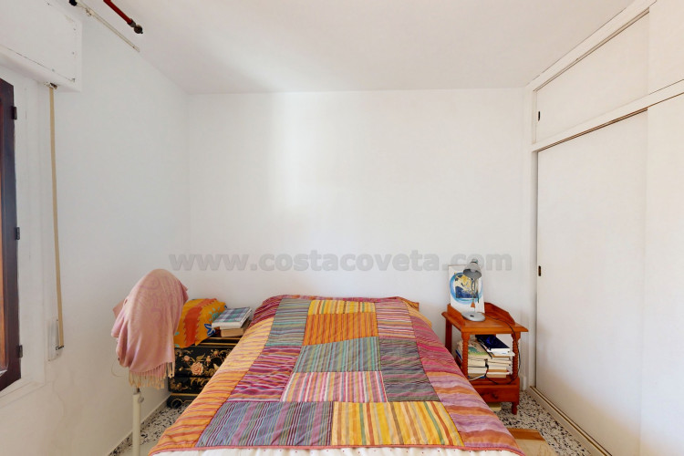 Detached villa with sea views and great potential for renovation in Coveta Fumá.