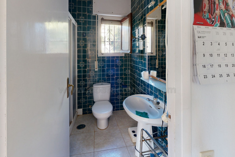 Detached villa with sea views and great potential for renovation in Coveta Fumá.