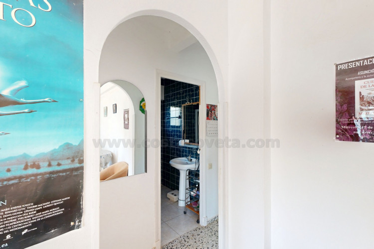 Detached villa with sea views and great potential for renovation in Coveta Fumá.