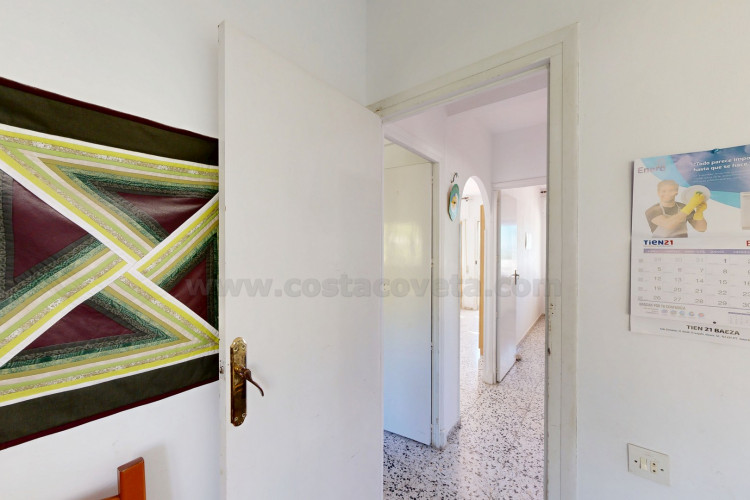 Detached villa with sea views and great potential for renovation in Coveta Fumá.