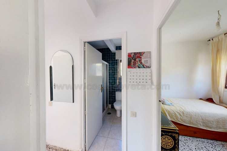 Detached villa with sea views and great potential for renovation in Coveta Fumá.