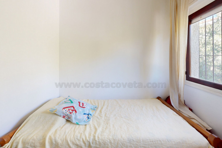 Detached villa with sea views and great potential for renovation in Coveta Fumá.