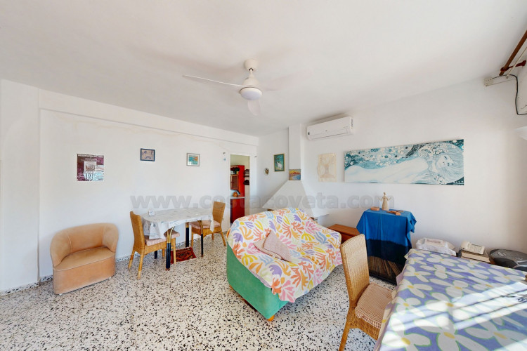 Detached villa with sea views and great potential for renovation in Coveta Fumá.