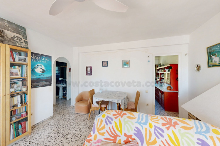 Detached villa with sea views and great potential for renovation in Coveta Fumá.