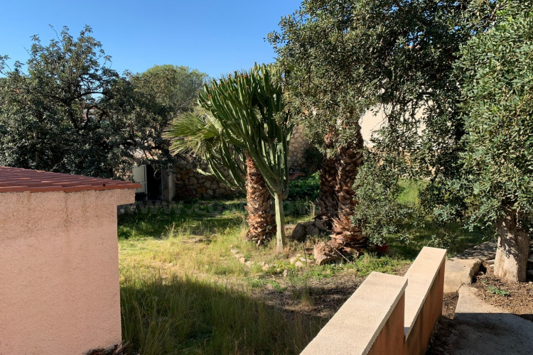 Detached villa with sea views and great potential for renovation in Coveta Fumá.