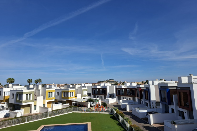 Amplia villa con vistas al Montgó, a un paso del mar y del centro de Denia