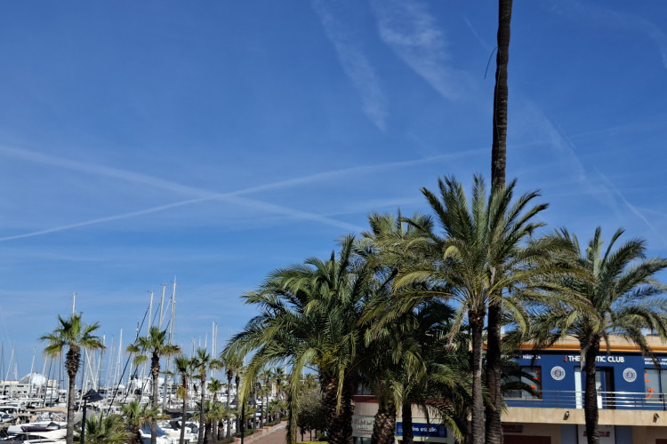 Amplia villa con vistas al Montgó, a un paso del mar y del centro de Denia