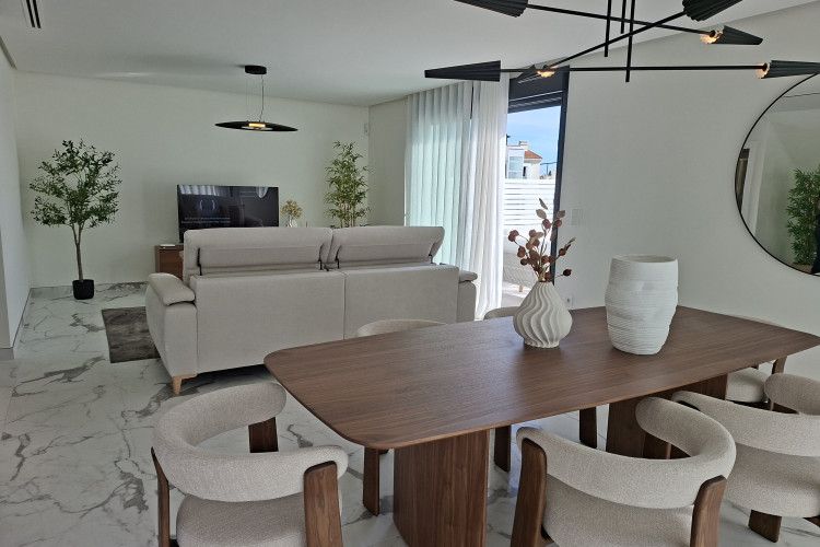 Amplia villa con vistas al Montgó, a un paso del mar y del centro de Denia