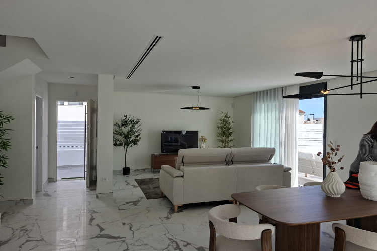 Amplia villa con vistas al Montgó, a un paso del mar y del centro de Denia